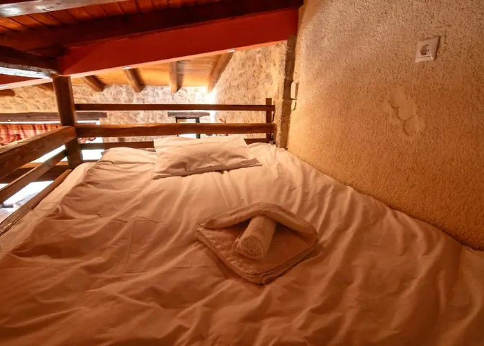 Stone View Nest - By Alure *